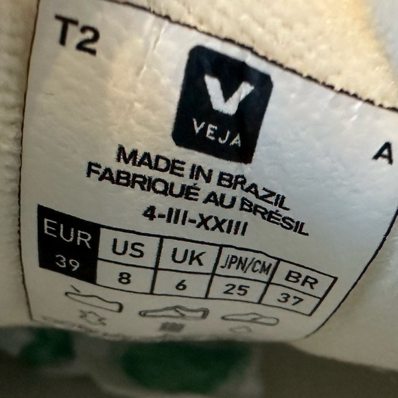 Veja White and Green Women's Sneakers - Picture 16 of 16